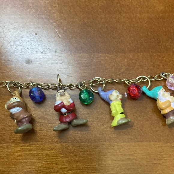 1980’s Vintage Disney Seven Dwarfs Charm Bracelet - Picture 3 of 5